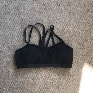 TRENDY STRAPPY BLACK LULU LEMON SPORTS BRA
